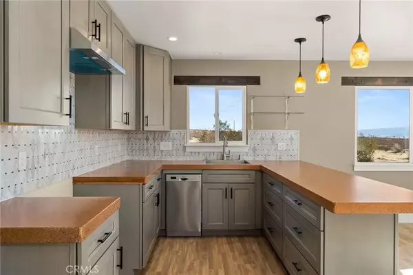 Joshua Tree, CA 92252,60785 La Brisa Drive