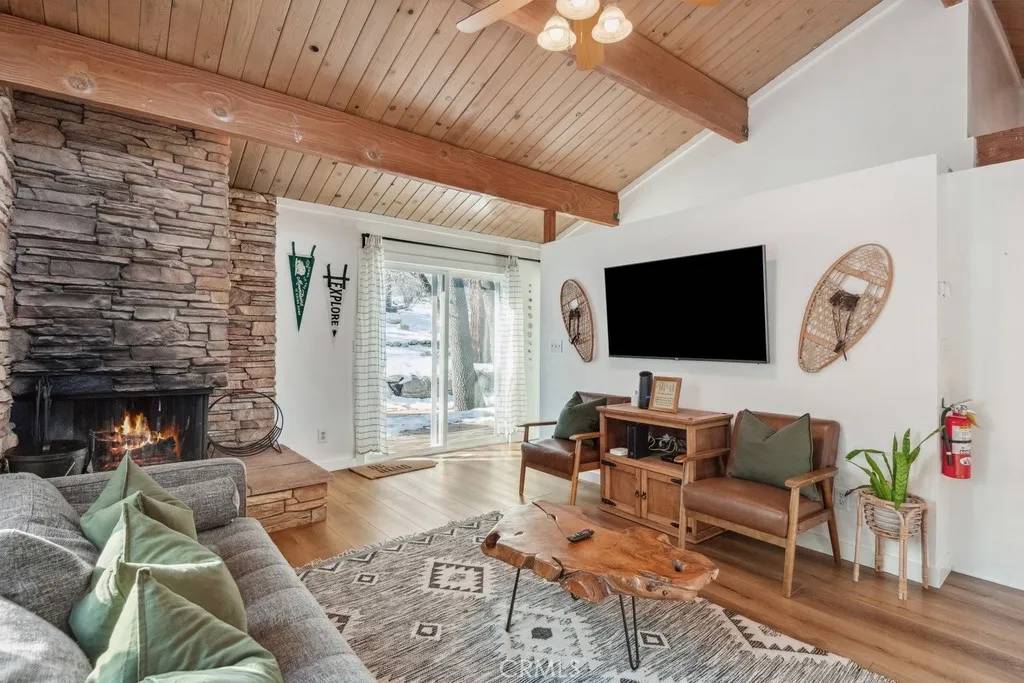 Big Bear Lake, CA 92315,43121 Grizzly Road