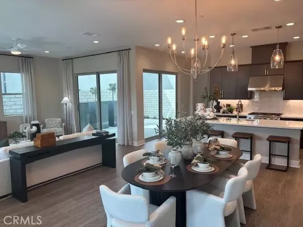 Valencia, CA 91381,27340 Creekwood Lane