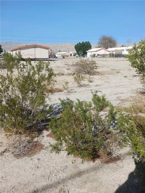 17 Dillon Rd, Desert Hot Springs, CA 92240