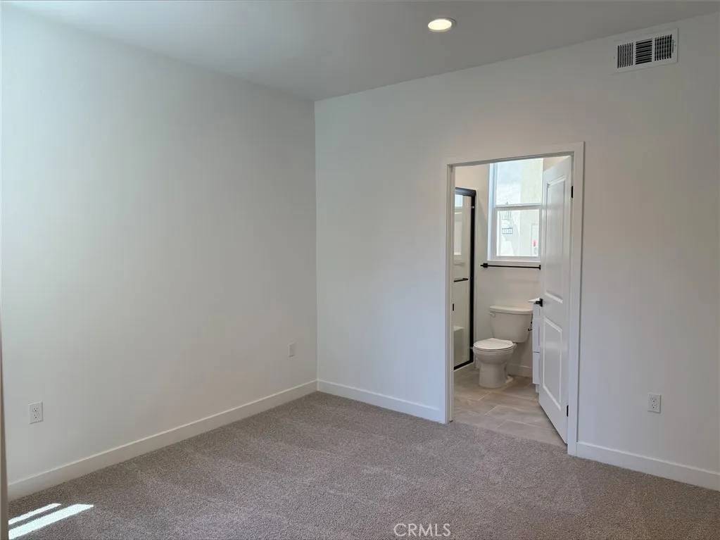 Fontana, CA 92336,5140 Currant Way
