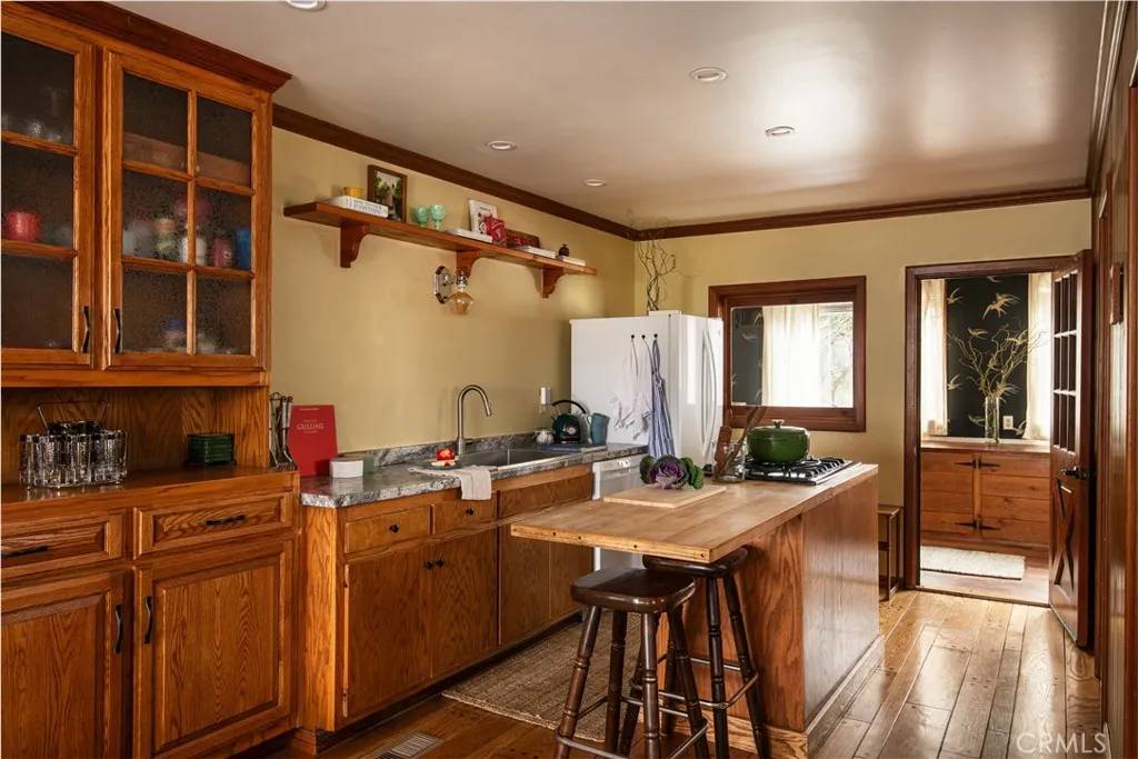 Cedar Glen, CA 92321,29196 Lake Brook Avenue