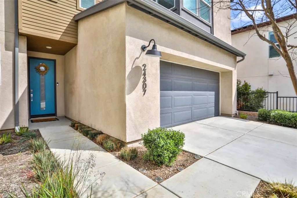 Corona, CA 92883,24307 Juni Court
