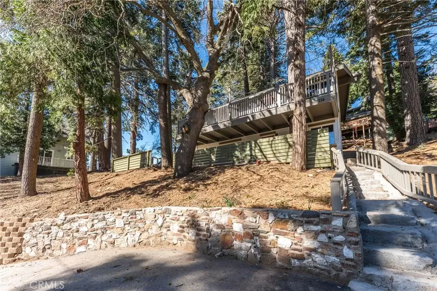 738 W Victoria Court, Lake Arrowhead, CA 92352