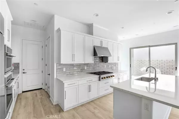 Valencia, CA 91381,27409 Creekwood Lane