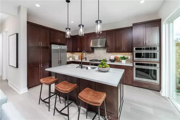 Irvine, CA 92618,208 Lily Loop