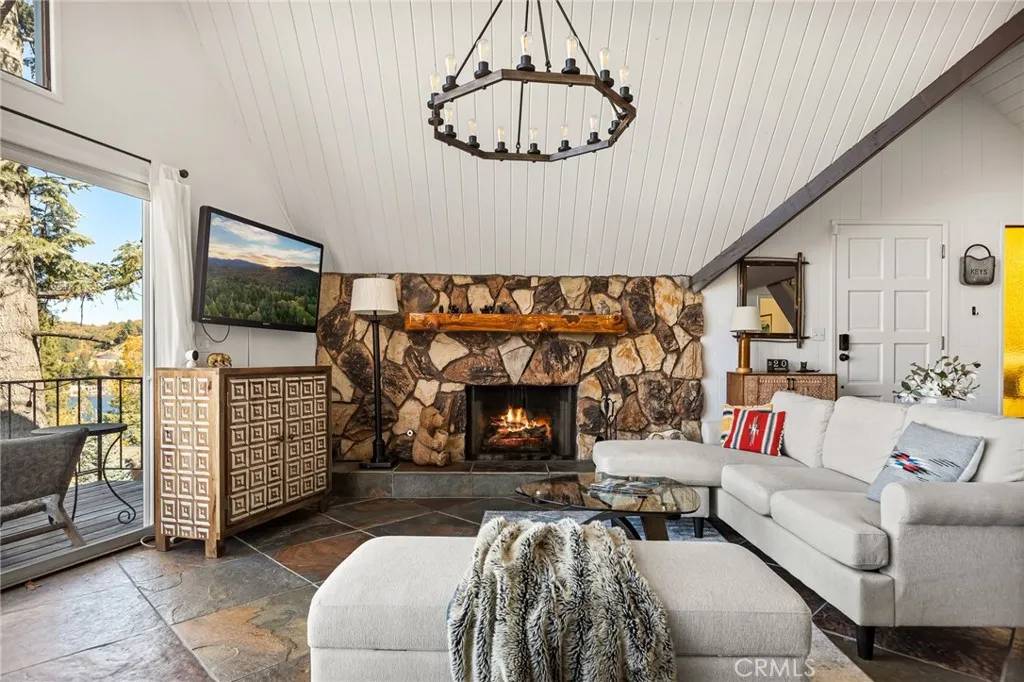 Lake Arrowhead, CA 92352,28919 Palisades Drive
