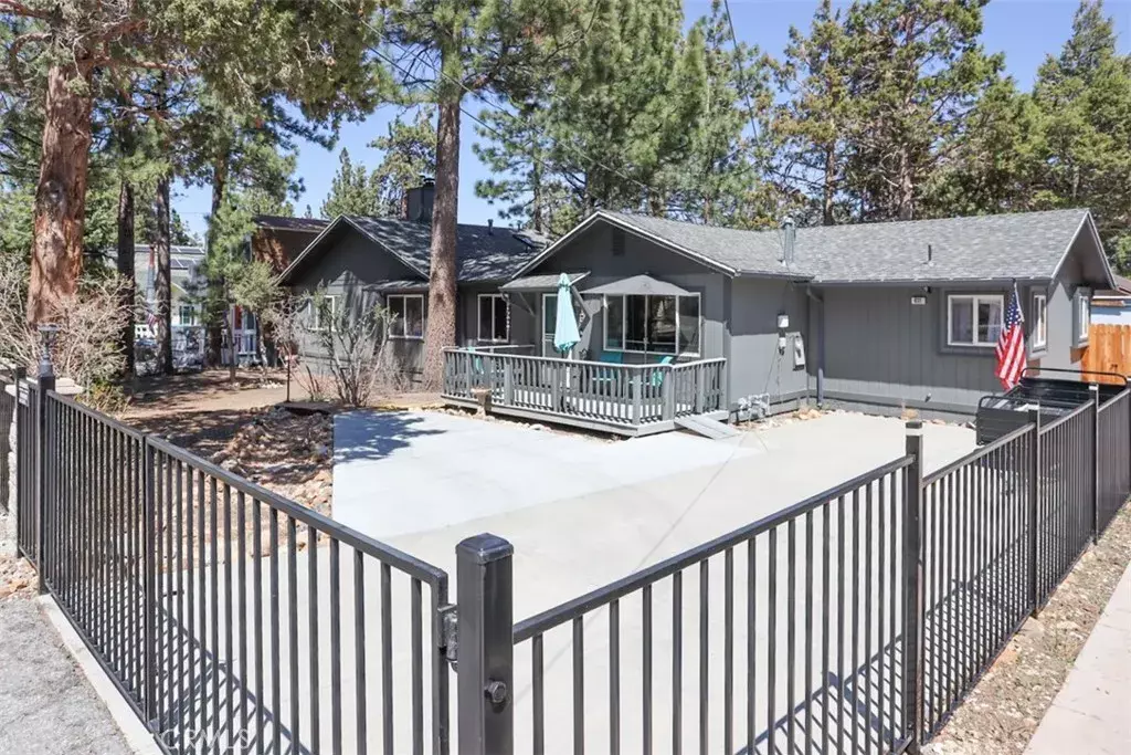Sugarloaf, CA 92386,631 Vista Avenue
