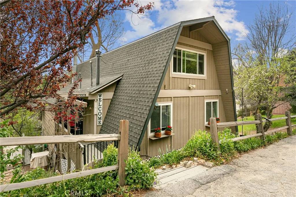 27935 St Bernard Lane, Lake Arrowhead, CA 92352