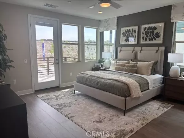 Valencia, CA 91381,27422 Creekwood Lane