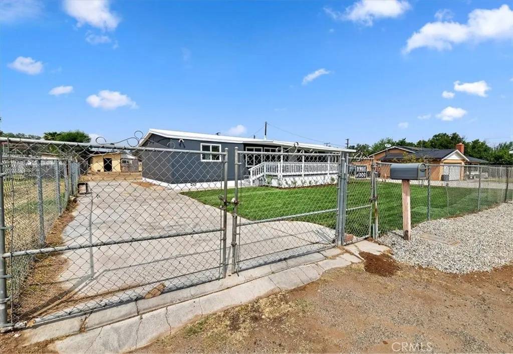 Jurupa Valley, CA 92509,5145 Poinsetta Place