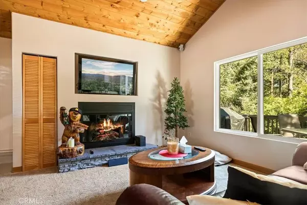 Crestline, CA 92325,1053 Lausanne Drive