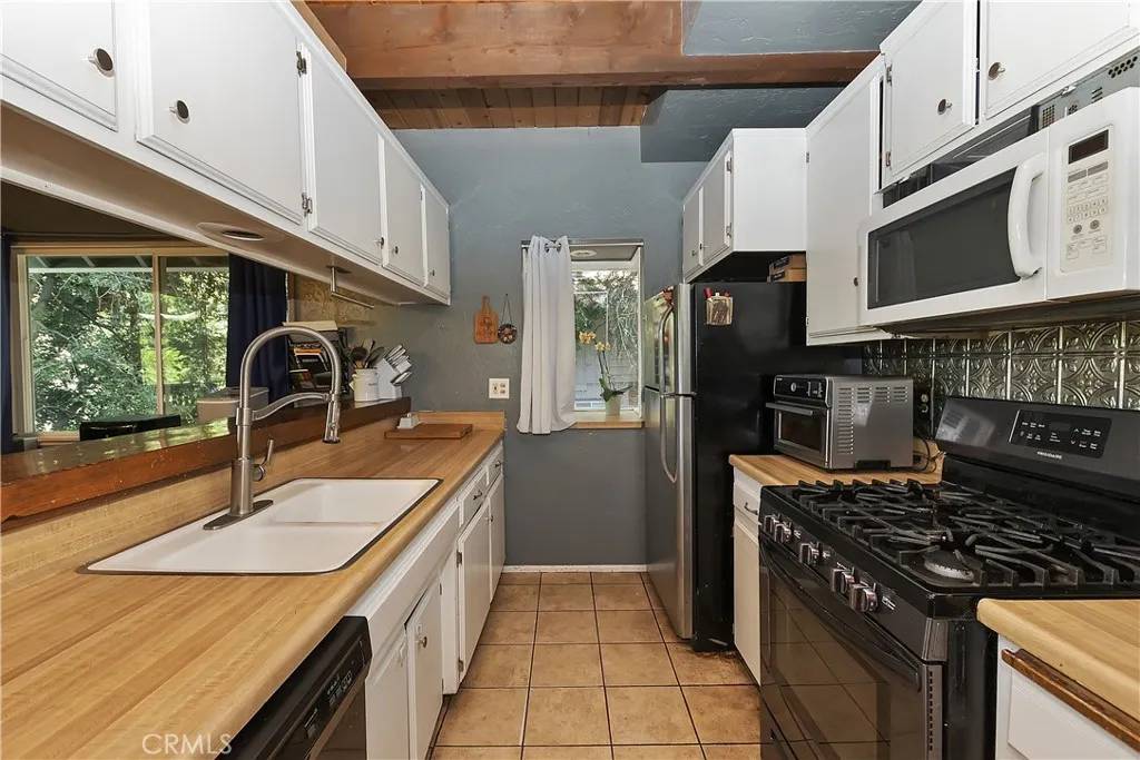 Crestline, CA 92325,197 Weisshorn Drive