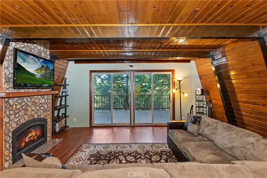 24091 Lakeview Drive, Crestline, CA 92325