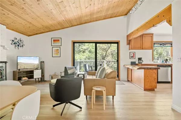 1080 Chateau Drive, Crestline, CA 92325