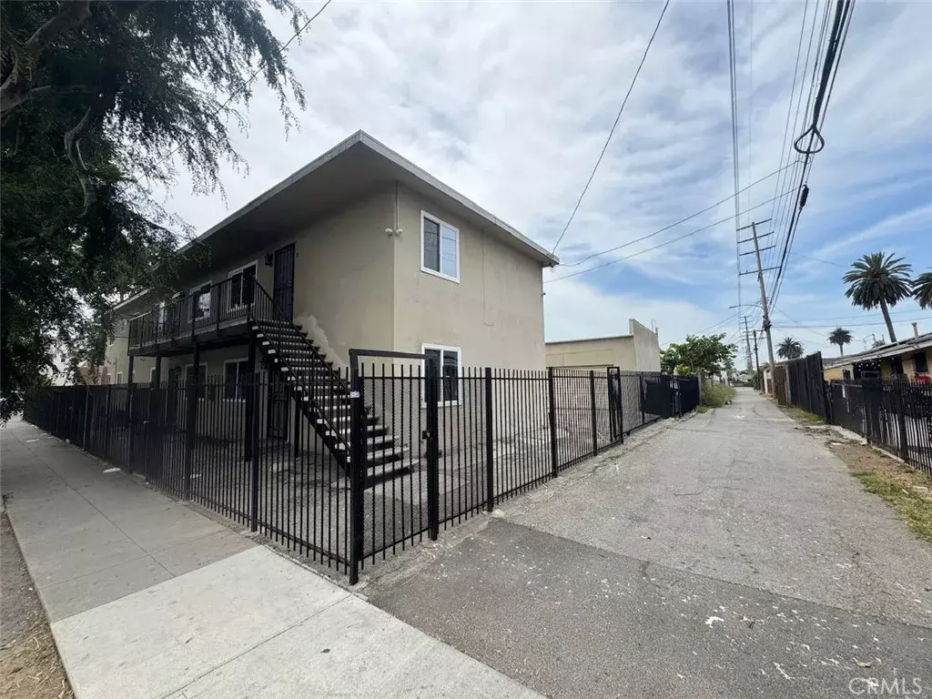 Los Angeles, CA 90003,9205 S San Pedro Street