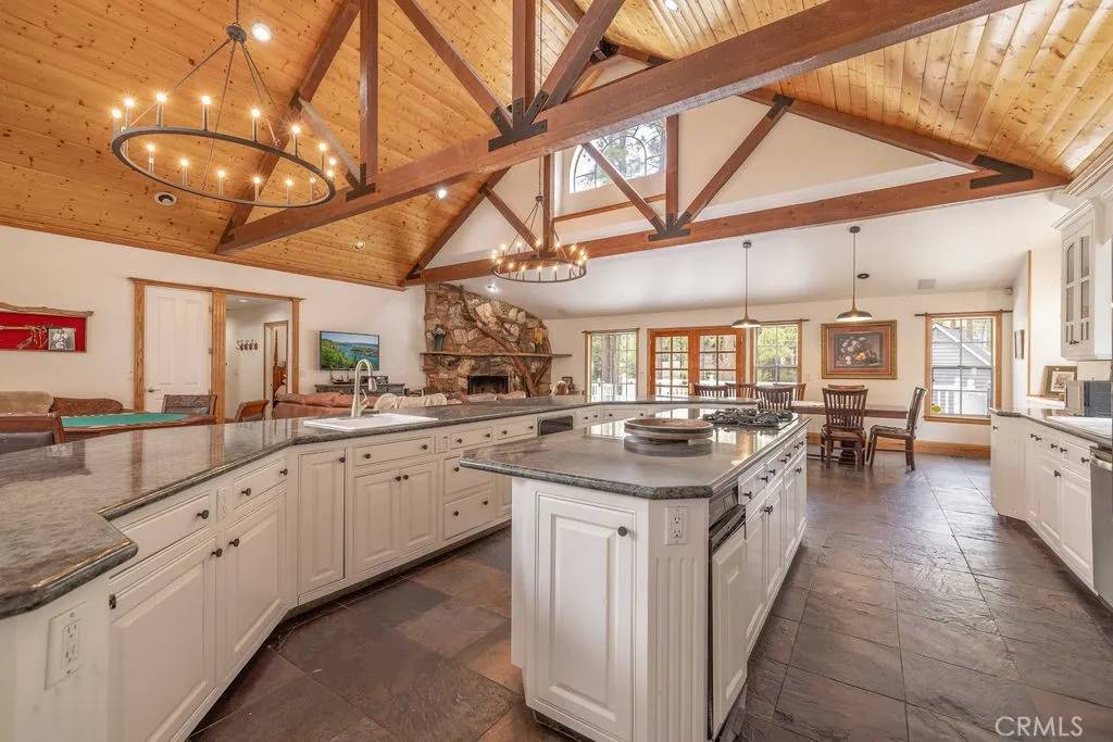 Big Bear Lake, CA 92315,42385 Fox Farm Road
