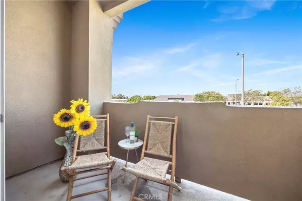 Corona, CA 92882,2802 Green River Road #101