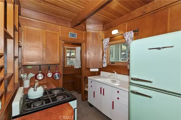 Twin Peaks, CA 92391,1040 Mile High Road