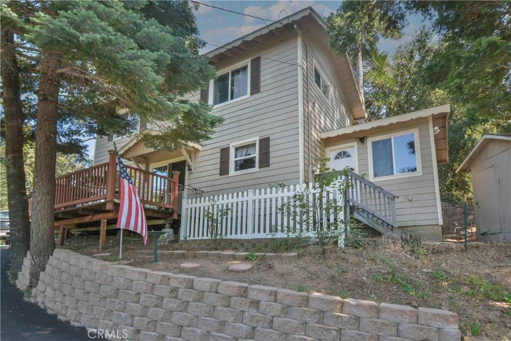 24507 Geneva Drive, Crestline, CA 92325