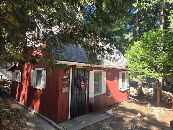 25035 Moon Drive, Crestline, CA 92325