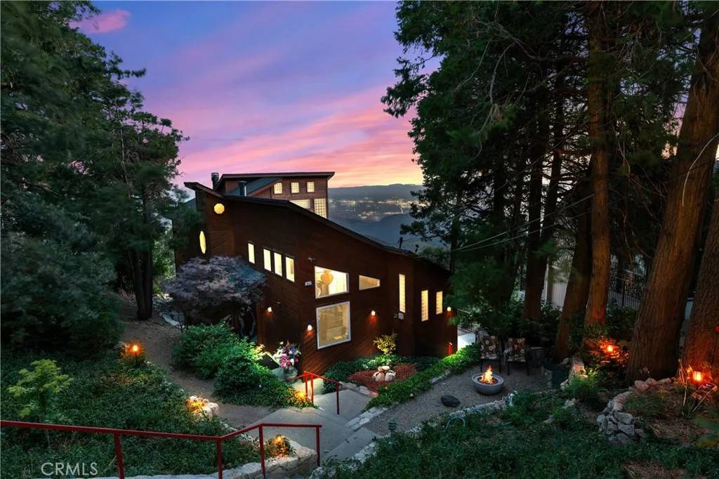 28527 Willow Road, Lake Arrowhead, CA 92385
