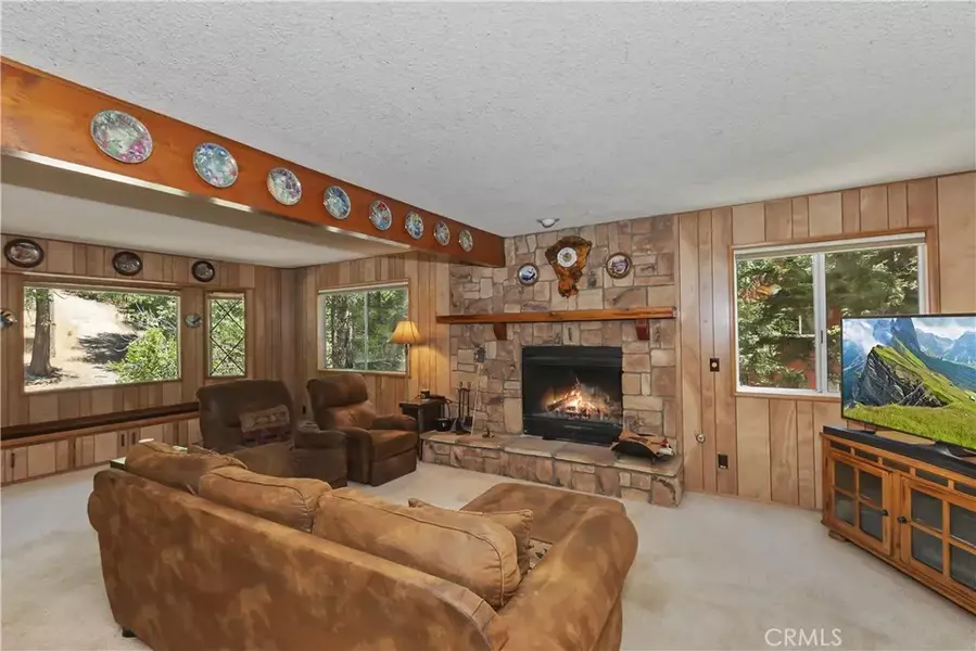325 Brentwood, Lake Arrowhead, CA 92352