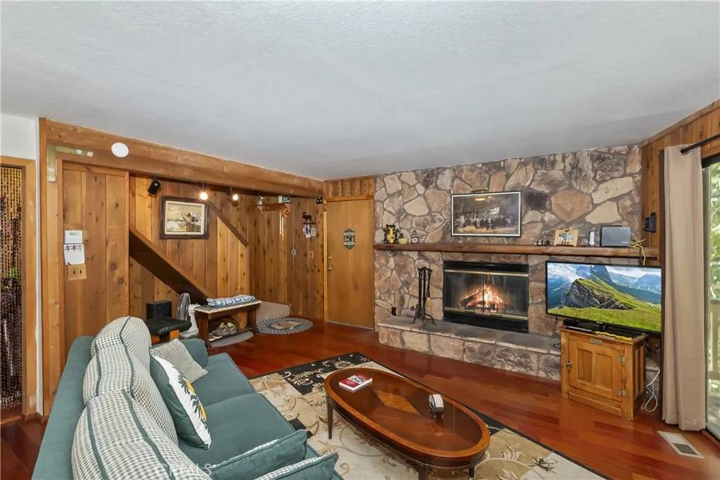 Twin Peaks, CA 92391,305 Cedarbrook Drive