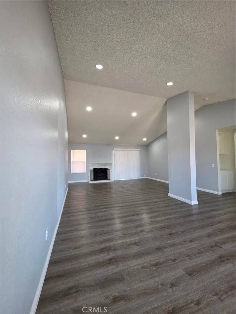 Hesperia, CA 92345,13568 Live Oak Street