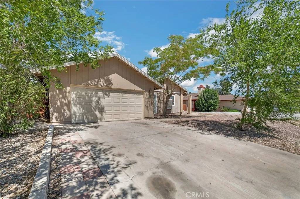 Victorville, CA 92394,15056 Dakota Street