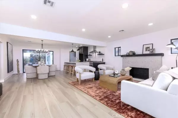 Los Angeles, CA 90004,312 N Bronson Avenue