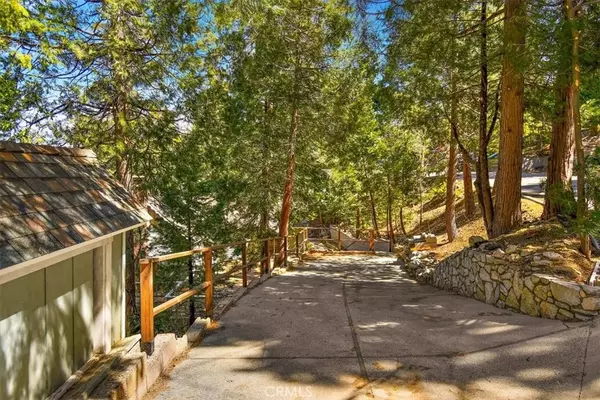 Twin Peaks, CA 92391,26432 Lake Forest Drive