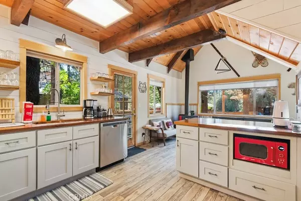 Sugarloaf, CA 92386,604 Spruce Lane