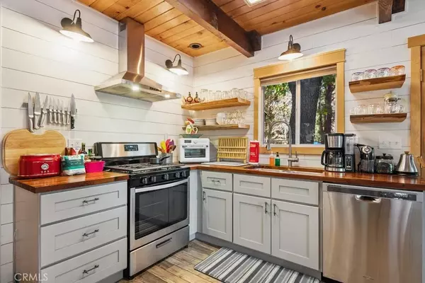 Sugarloaf, CA 92386,604 Spruce Lane