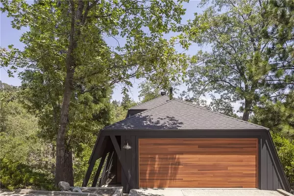 Lake Arrowhead, CA 92352,27592 W Shore Road