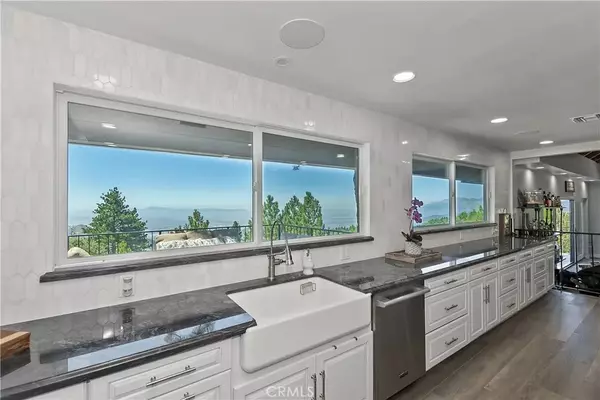 Running Springs, CA 92382,30461 Live Oak Drive