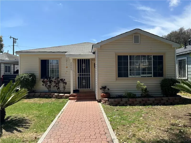 2085 Fashion Avenue, Long Beach, CA 90810