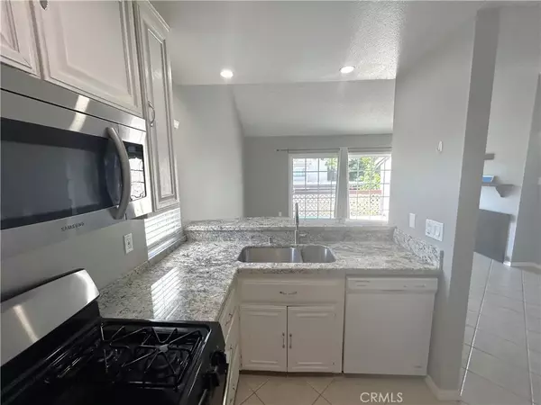 Orange, CA 92868,700 W La Veta Avenue #P2