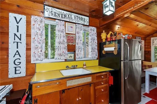 Crestline, CA 92325,23718 Scenic Drive