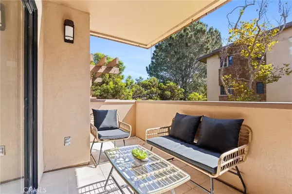La Jolla, CA 92037,8870 Villa La Jolla Drive #210