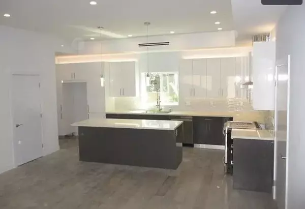 Van Nuys, CA 91406,6848 Encino Avenue