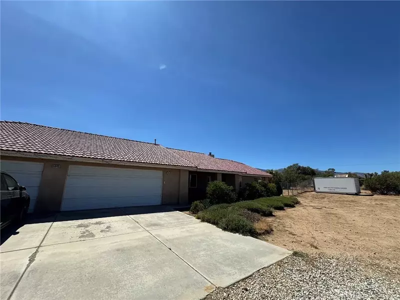 5045 elsinore, Phelan, CA 92371