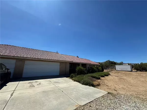 5045 elsinore, Phelan, CA 92371