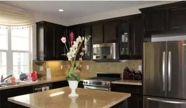 Corona, CA 92883,4445 Owens Street #103