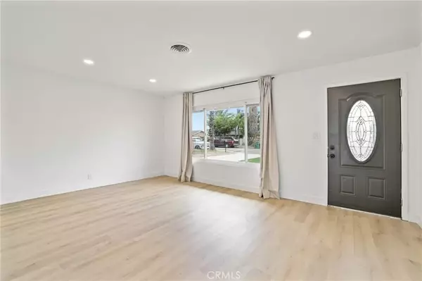 Hemet, CA 92543,26882 Grace