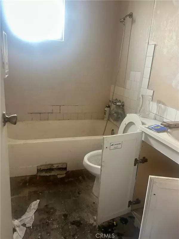 Ontario, CA 91764,1228 E D