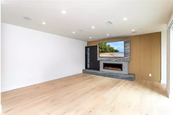 Newport Beach, CA 92663,1511 Cliff Dr