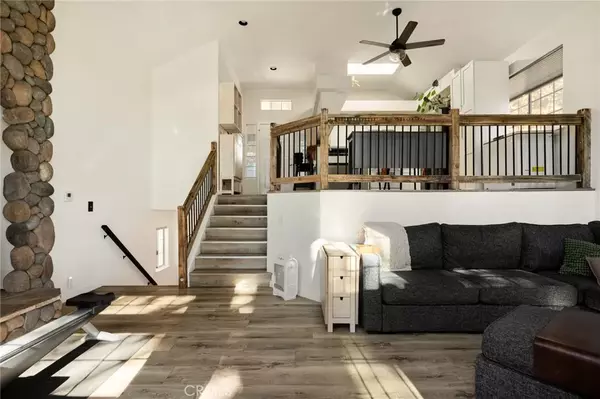 Rimforest, CA 92378,1215 Scenic Way