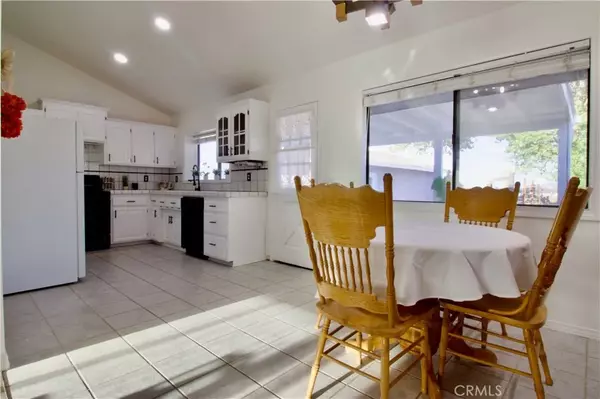 Oak Hills, CA 92344,8011 Fuente