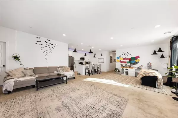 Hesperia, CA 92344,13074 Rosamond Court